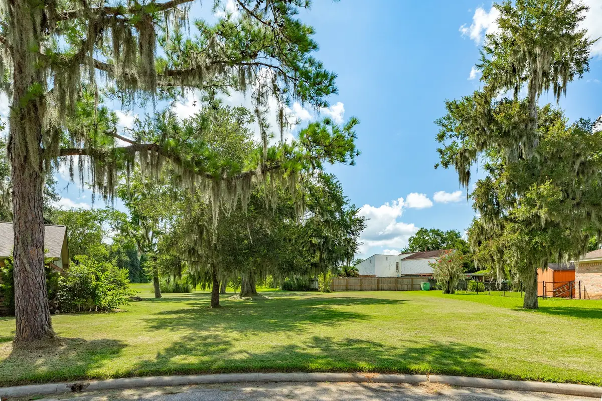 13 Seminole Lane, West Columbia, TX 77486 - Image #1