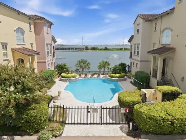 15 Laurelwood Drive, Houston, TX 77058