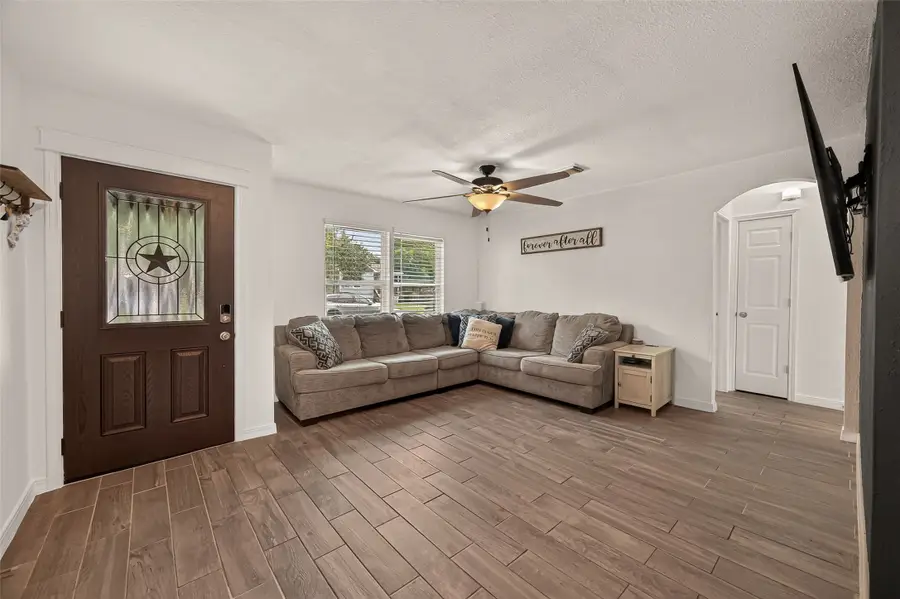 901 Temple Circle, Hitchcock, TX 77563 - #3