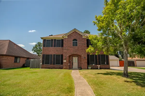 57 N Calla Lily Court, Lake Jackson, TX 77566