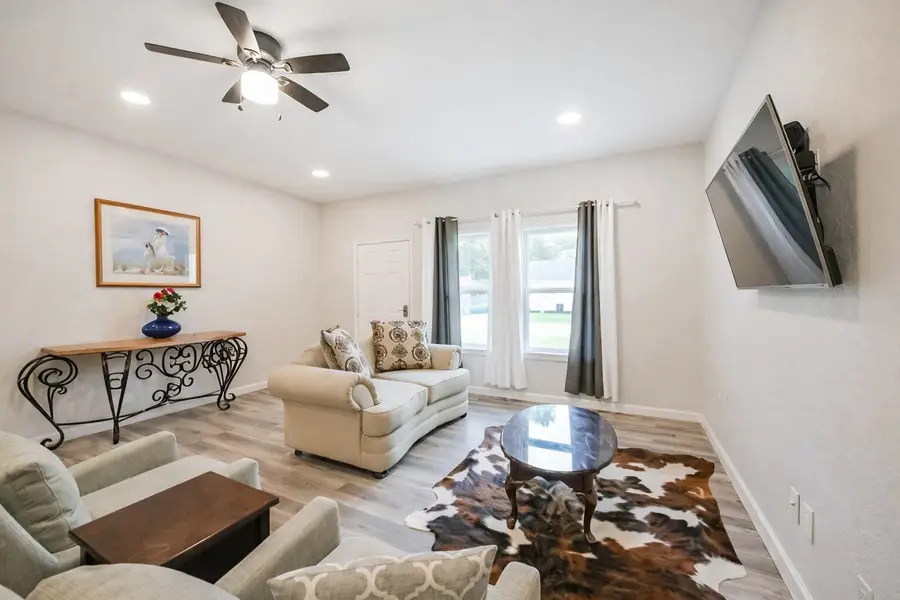 13 Hafer Street, Baytown, TX 77520 - #3