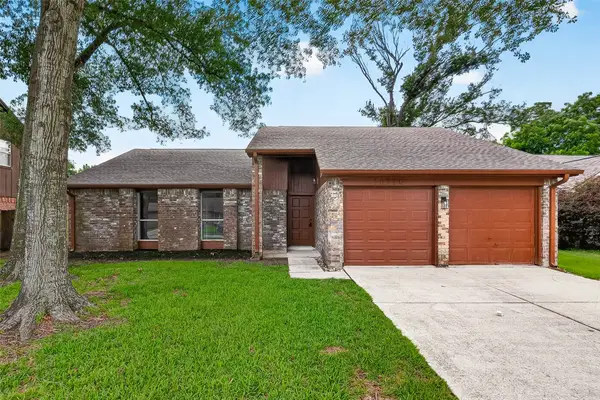 16730 Barkentine Lane, Friendswood, TX 77546