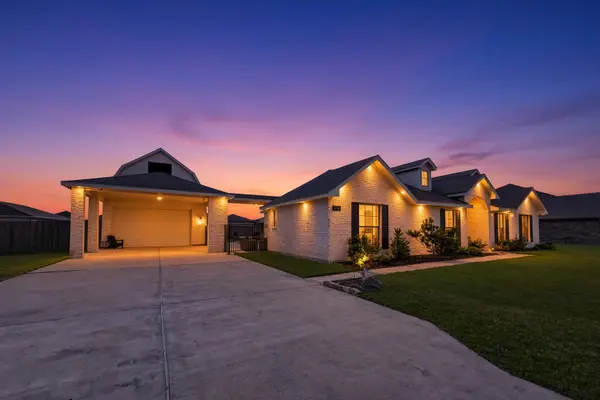 3310 Bastian Road, Dickinson, TX 77539