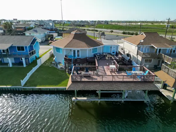 638 Warsaw Street, Hitchcock, TX 77563