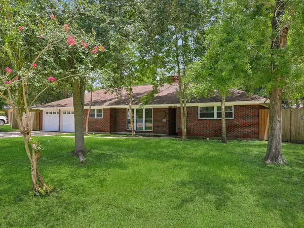 2921 Oak Drive, Dickinson, TX 77539