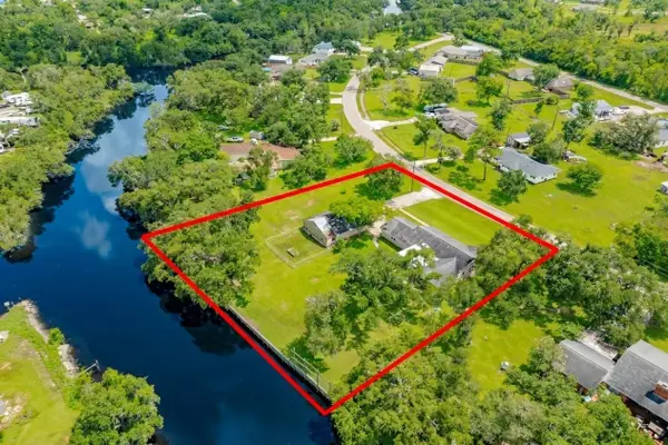 511 Edgewater Street, Clute, TX 77531