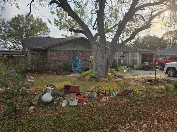 2414 Goldenrod Street, Highlands, TX 77562