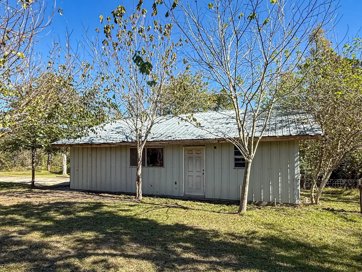 142 W Hickory Cove, Onalaska, TX 77360 - Image #1