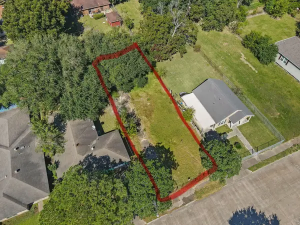 827 W 14th Street, Port Arthur, TX 77640