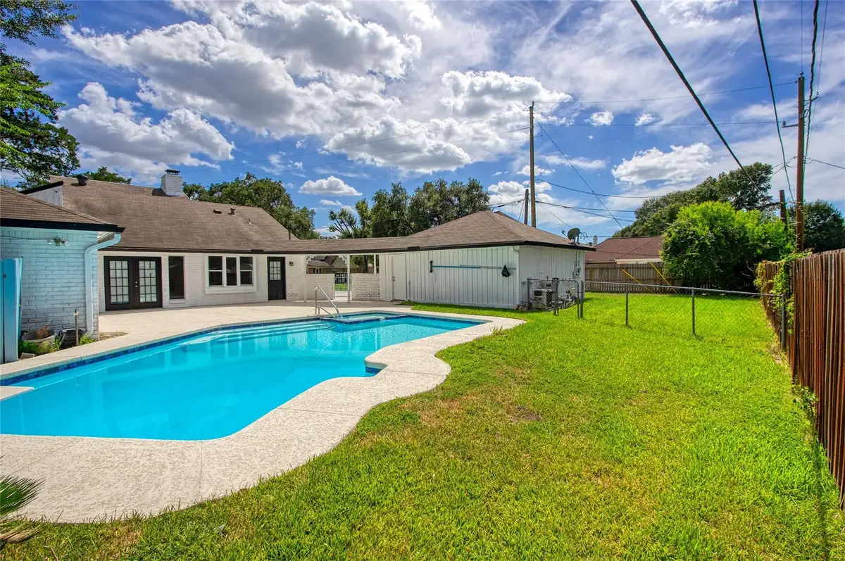 414 N Pecan Dr, Tomball, TX 77375 - #1