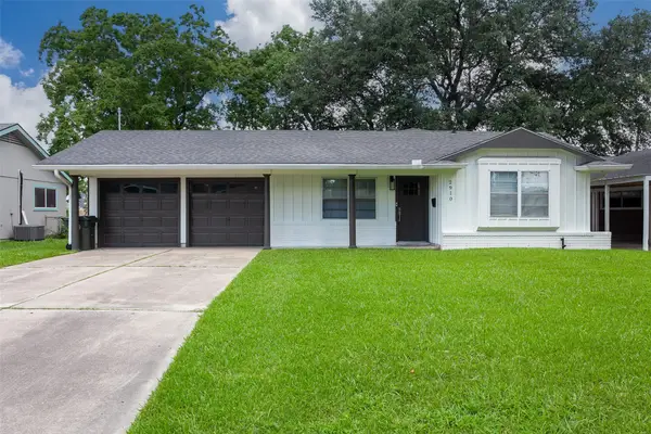 2910 Oleander Lane, Groves, TX 77619