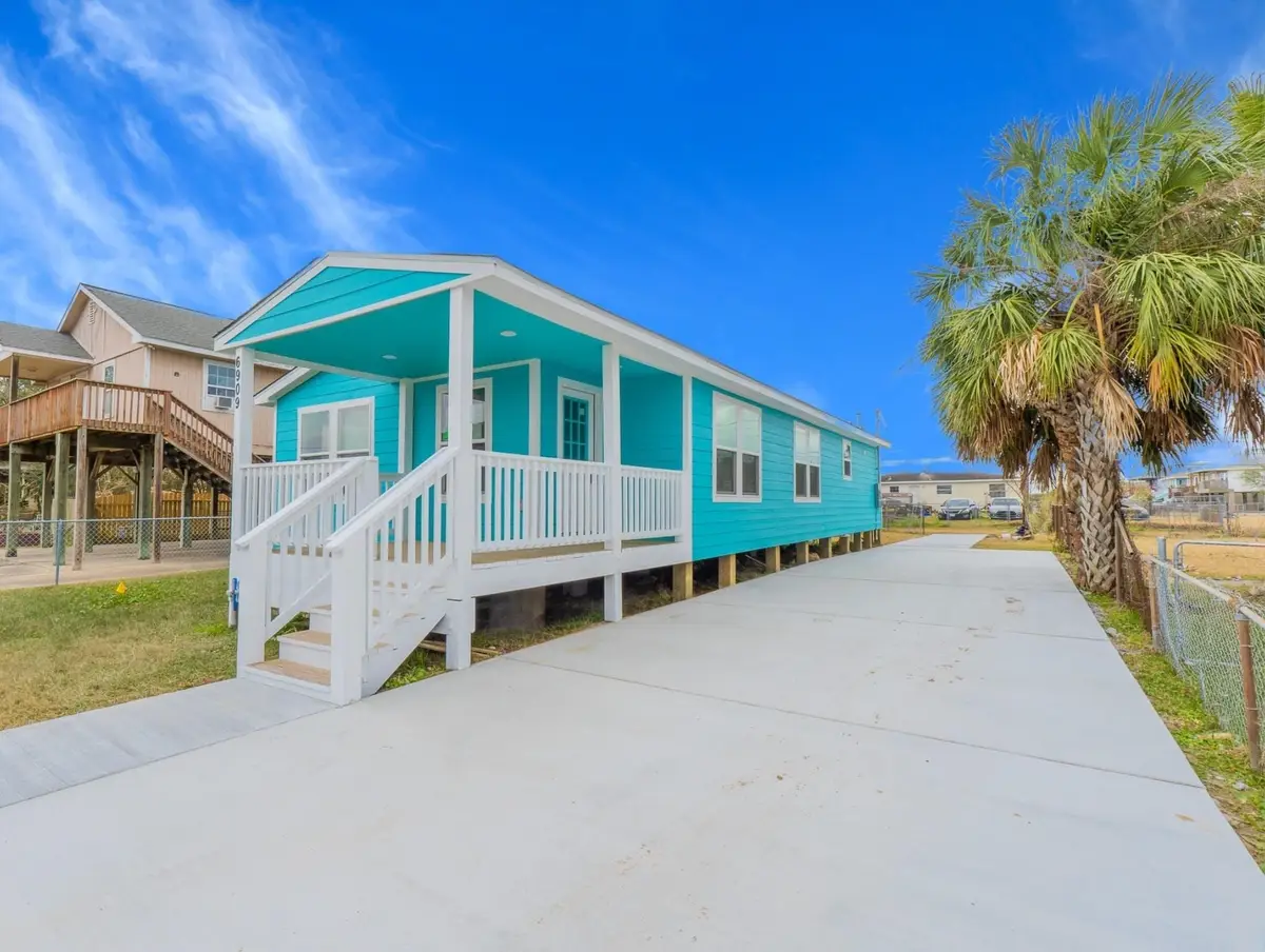 6909 Avenue P 1/2, Galveston, TX 77551 - Image #1