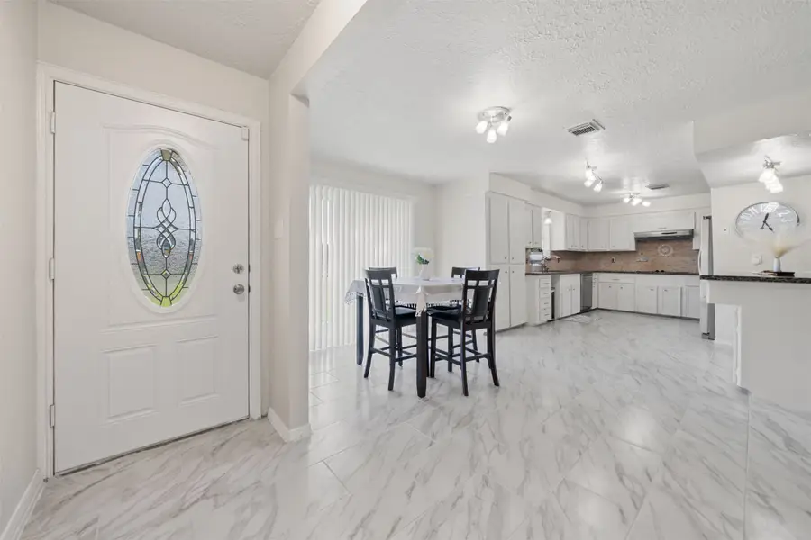 118 S Diamondhead Boulevard, Crosby, TX 77532 - Image #2