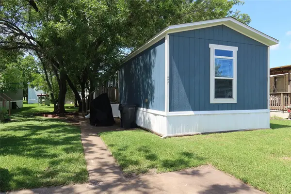 8931 Defiance Street, La Porte, TX 77571