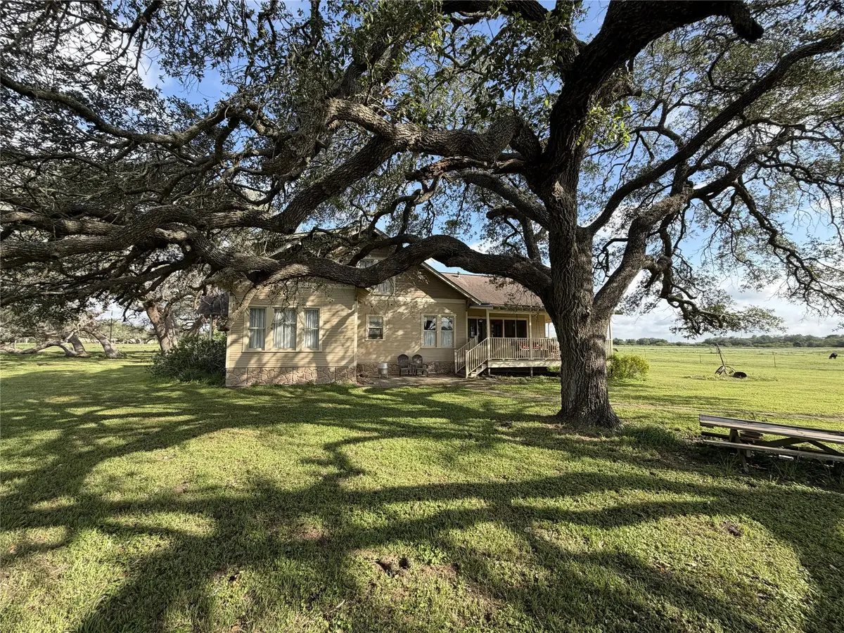 215 County Road 233, Hallettsville, TX 77964 - #1