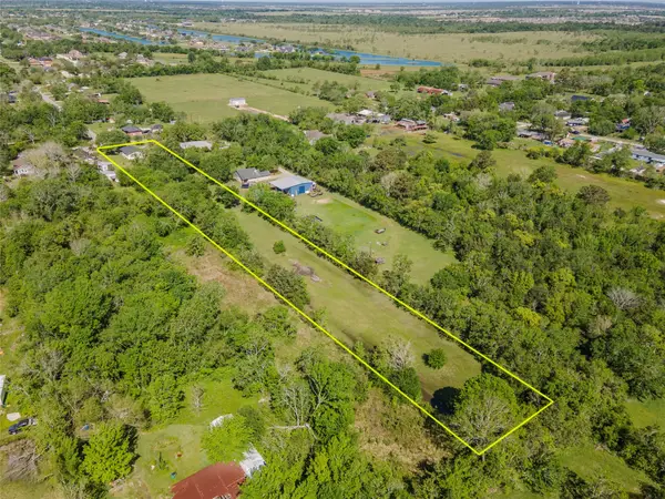 1803 Avenue Q, Santa Fe, TX 77510