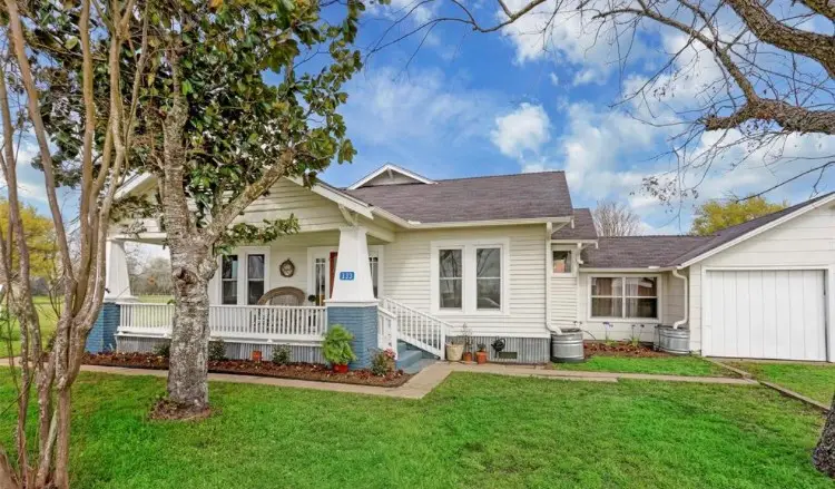 333 E Thigpen, Carmine, TX 78932 - #2