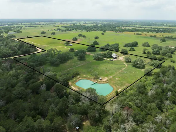1276 Cr 216, Hallettsville, TX 77964