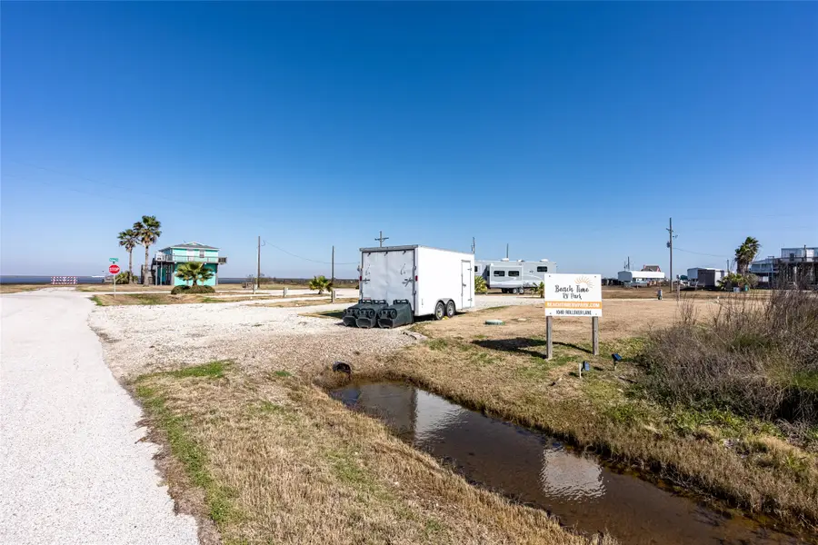 1040 Rollover Lane, Gilchrist, TX 77617 - #2