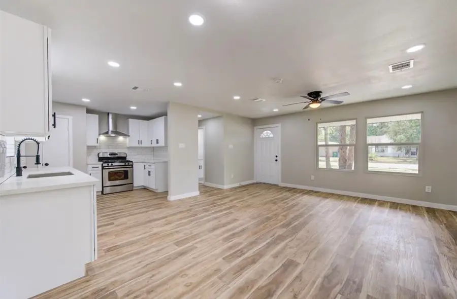 5611 Doulton Drive Drive, Houston, TX 77033 - Image #2