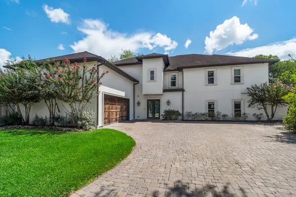 9 Charleston Street S, Sugar Land, TX 77478