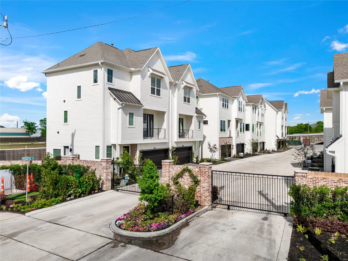 3922 Willowbend Point Drive, Houston, TX 77025 - #1