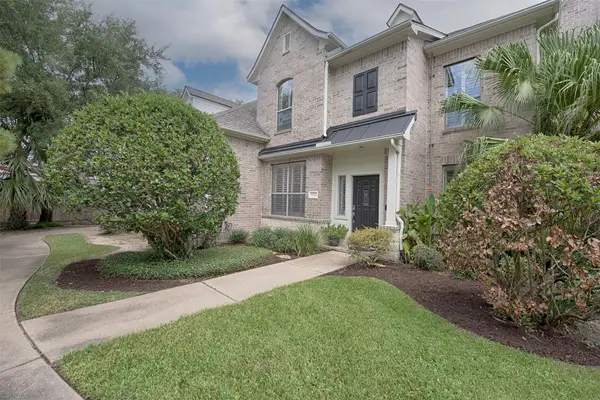 2402 Clippers Square, Nassau Bay, TX 77058
