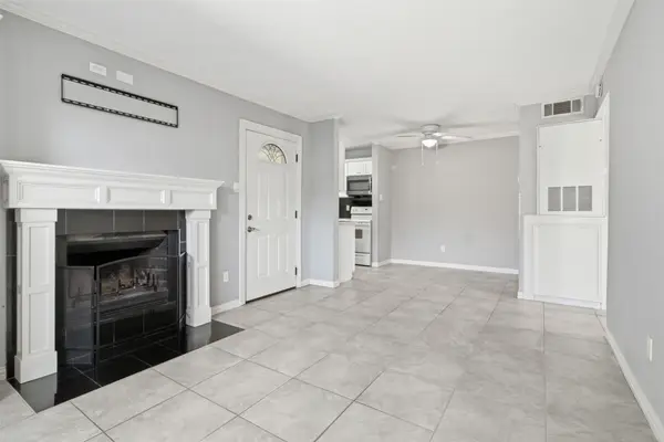 7600 Emmett F Lowry Expressway #315, Texas City, TX 77591
