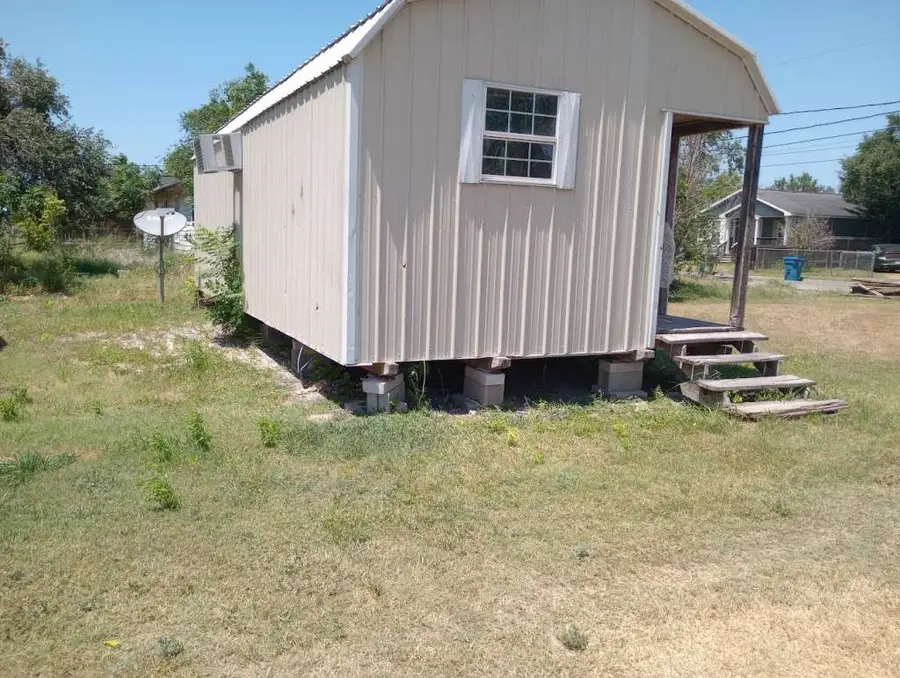 826 Avenue C, Sinton, TX 78387 - #3