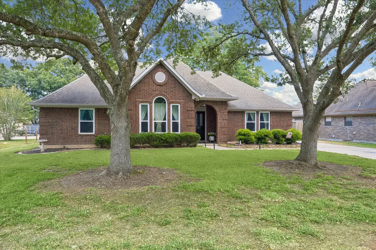 202 W Larkspur Drive, Alvin, TX 77511 - #1