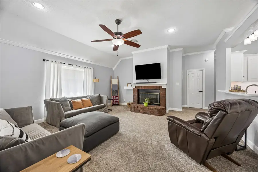 202 W Larkspur Drive, Alvin, TX 77511 - #2
