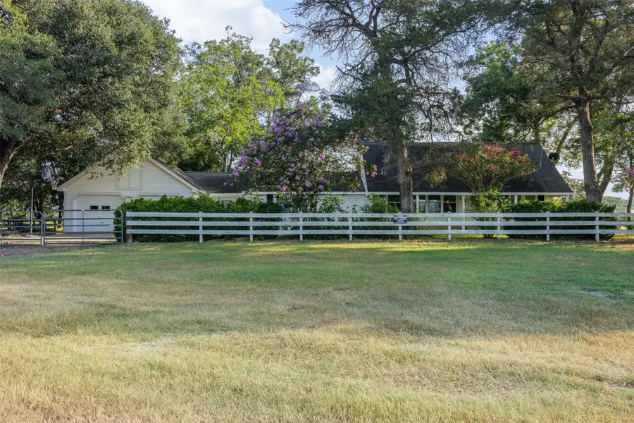 2231 E Us Highway 90, Schulenburg, TX 78956 - #2