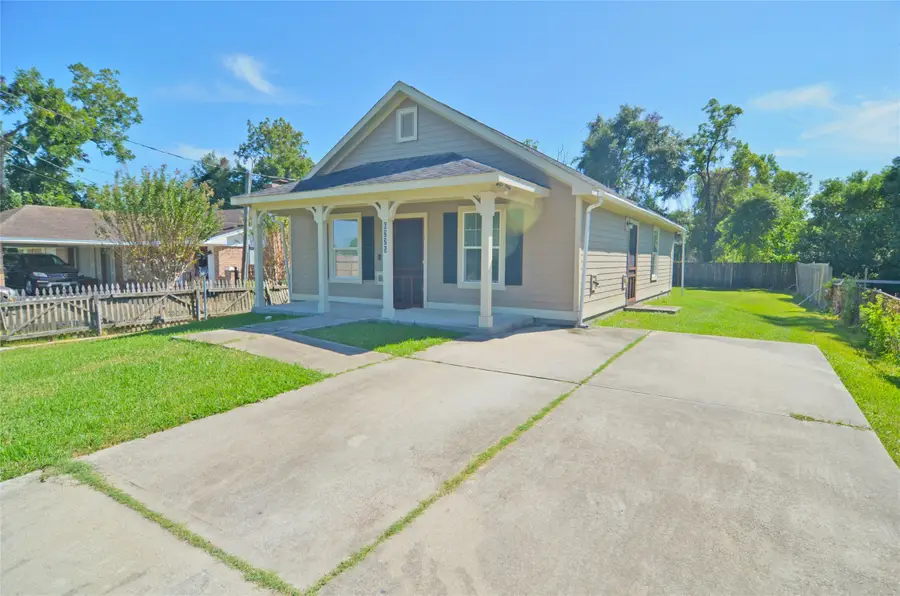 6225 Dickson Avenue, Texas City, TX 77591 - #2