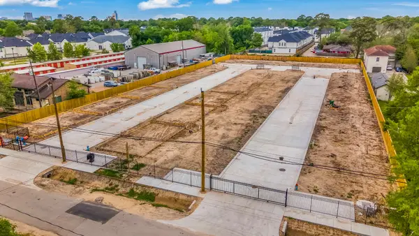 8906 Knoll Leaf Street, Houston, TX 77080