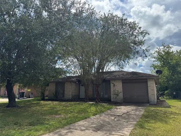 304 Brigadoon Lane, Friendswood, TX 77546