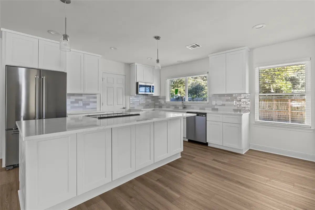 2201 Meadow Lane, La Marque, TX 77568 - Image #1