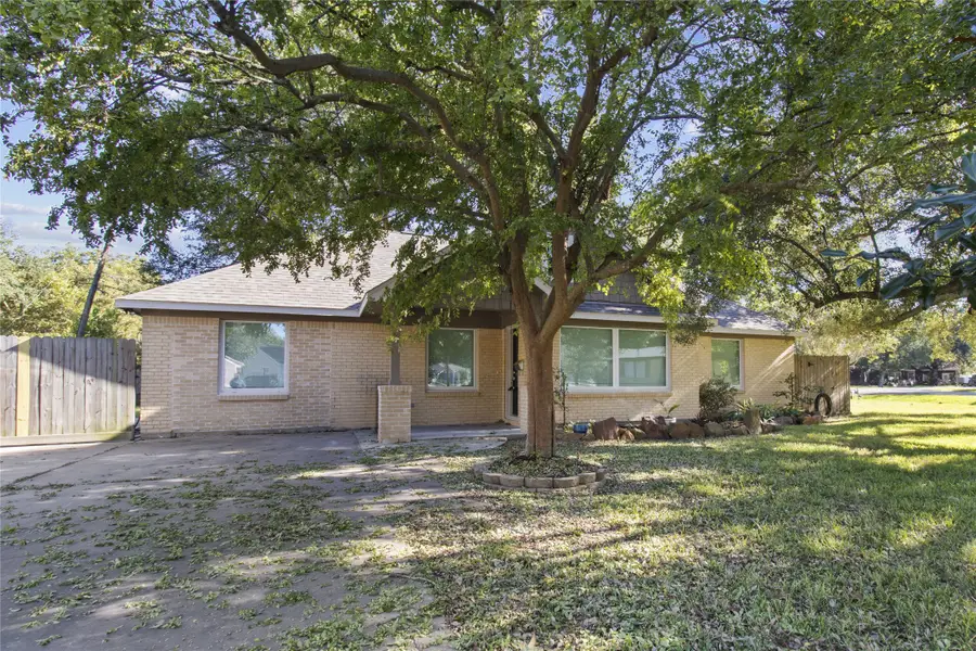 2201 Meadow Lane, La Marque, TX 77568 - Image #3