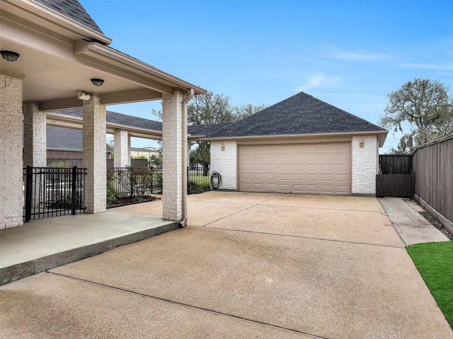 209 Hunters Lane, Friendswood, TX 77546 - Image #3