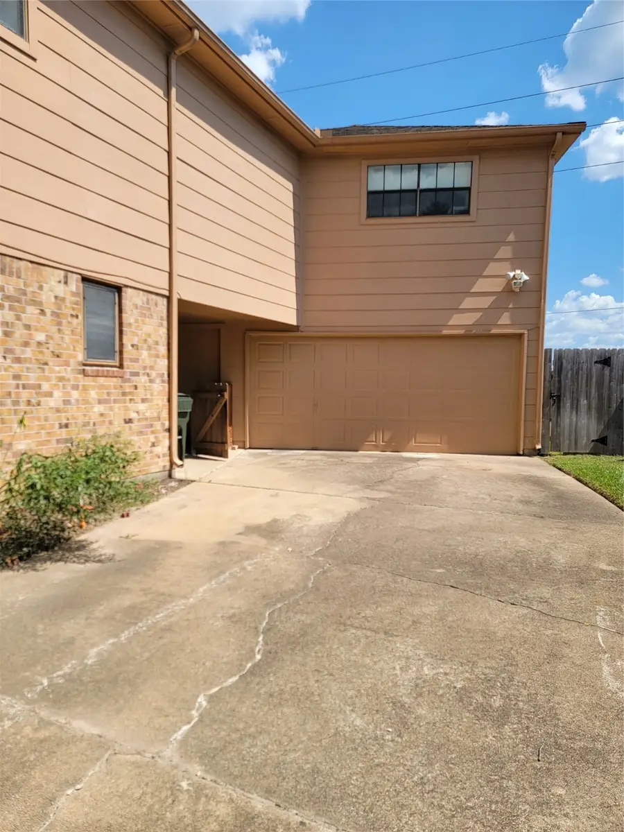 110 Shadow Wood Drive, Sugar Land, TX 77498 - Image #3