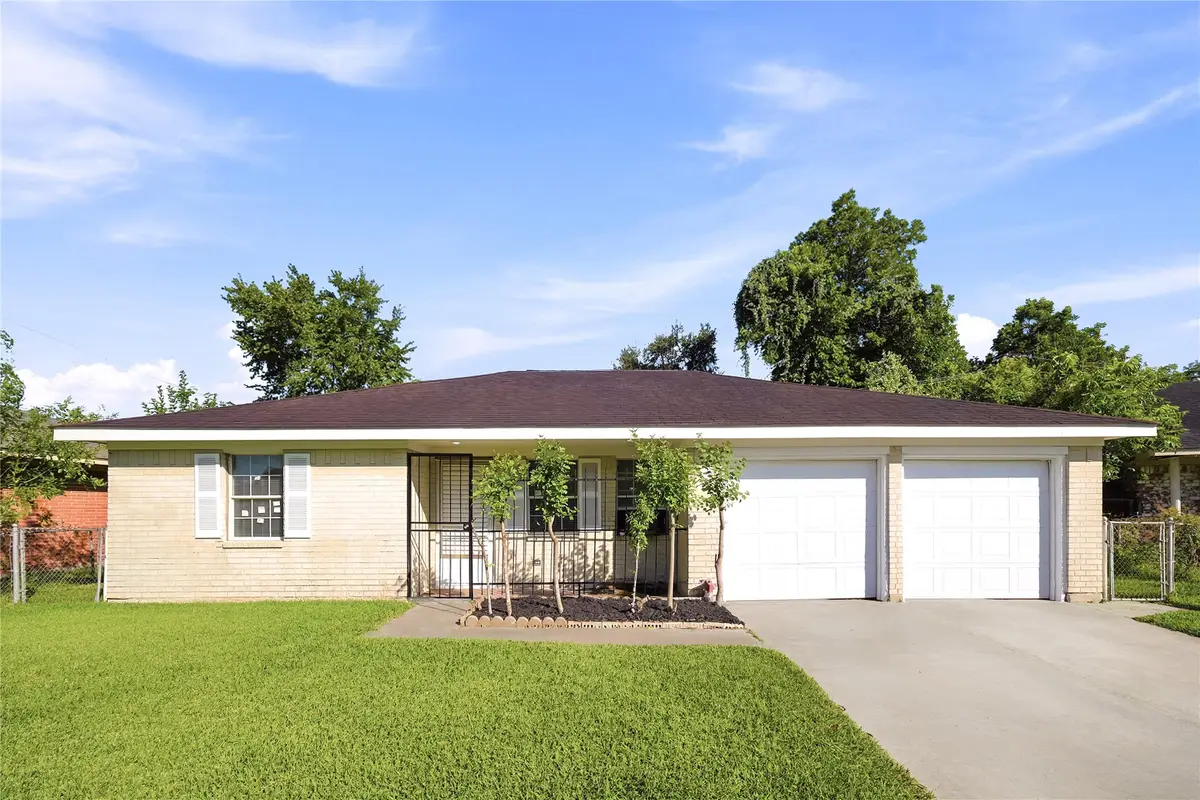 211 Estelle Circle, Texas City, TX 77591 - #1