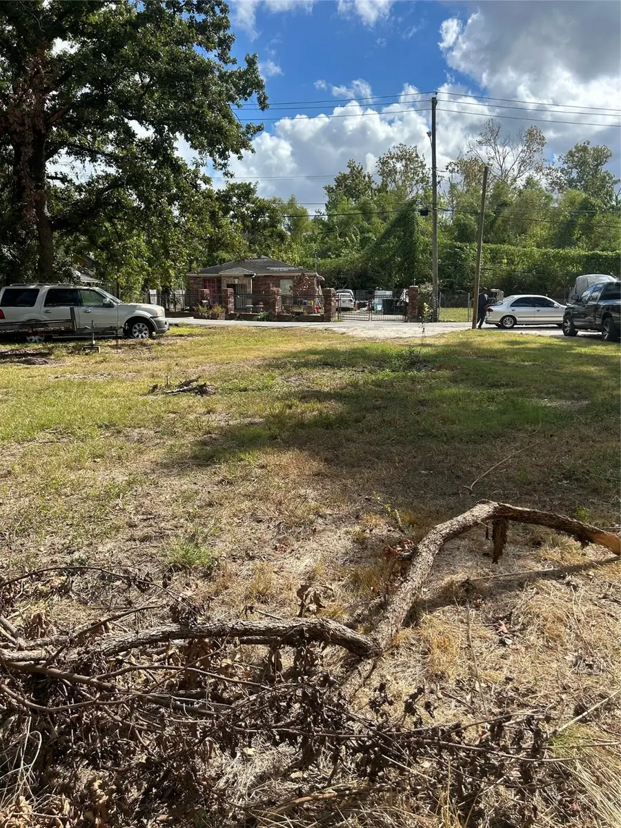 6547 Mcwilliams Drive, Houston, TX 77091 - Image #2