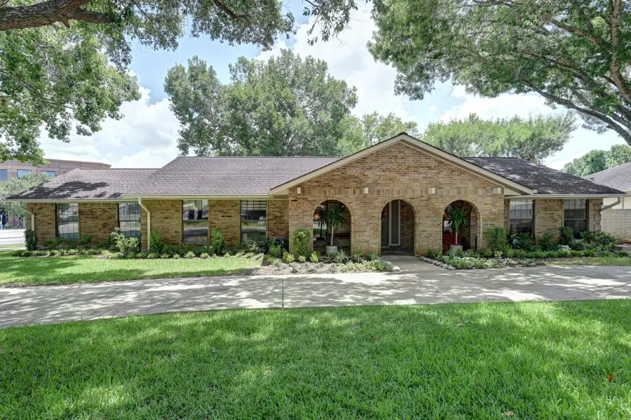 204 E Stone Street, Brenham, TX 77833 - #2