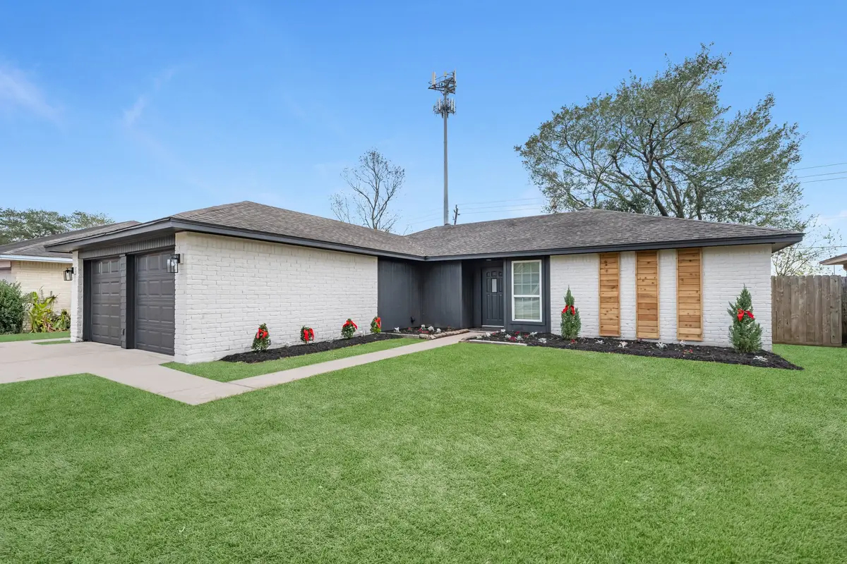 17614 Heritage Bay Drive, Webster, TX 77598 - Image #1