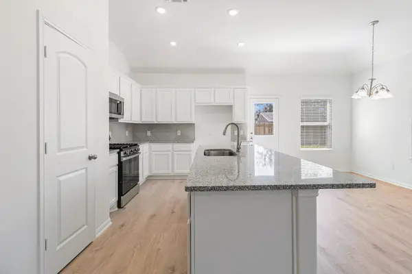 249 Edgewater Drive, West Columbia, TX 77486
