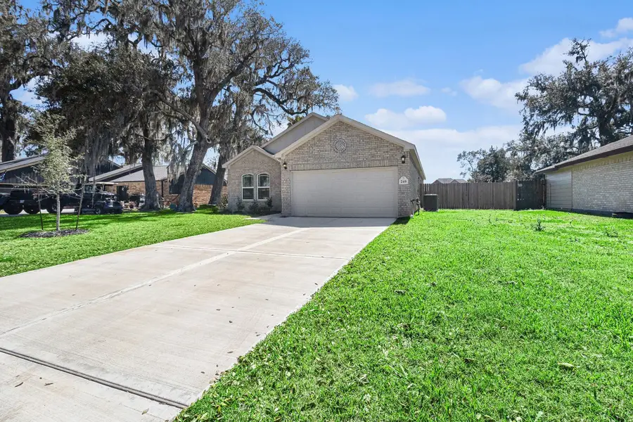 249 Edgewater Drive, West Columbia, TX 77486 - #3