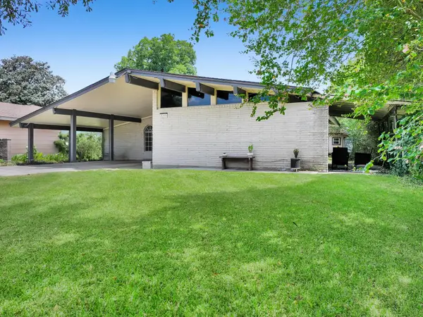 3215 Callaway Drive, Nederland, TX 77627