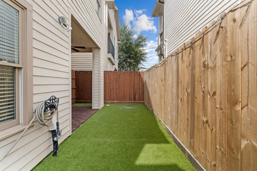 1042 W 25th Street #B, Houston, TX 77008 - #2