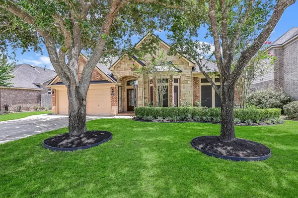 2427 Pioneer Oaks Drive, Fresno, TX 77545
