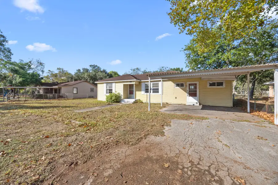 104 Draper Street, Columbus, TX 78934 - Image #3