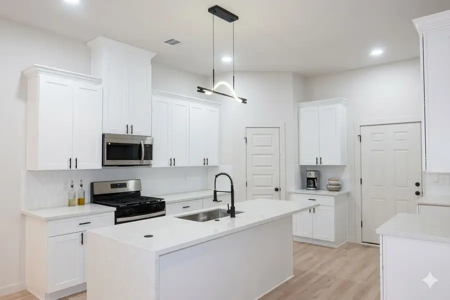 103 E Lobit Avenue, Baytown, TX 77520 - #2